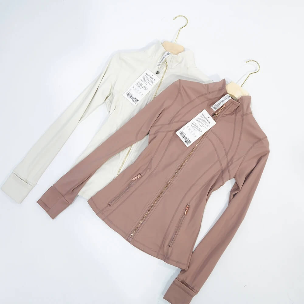 SilkMotion – Schmale Yoga- und Trainingsjacke mit Reißverschluss, schnelltrocknendem Material und flexibler Passform für einen aktiven Alltag