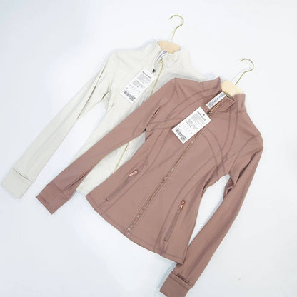 SilkMotion – Schmale Yoga- und Trainingsjacke mit Reißverschluss, schnelltrocknendem Material und flexibler Passform für einen aktiven Alltag