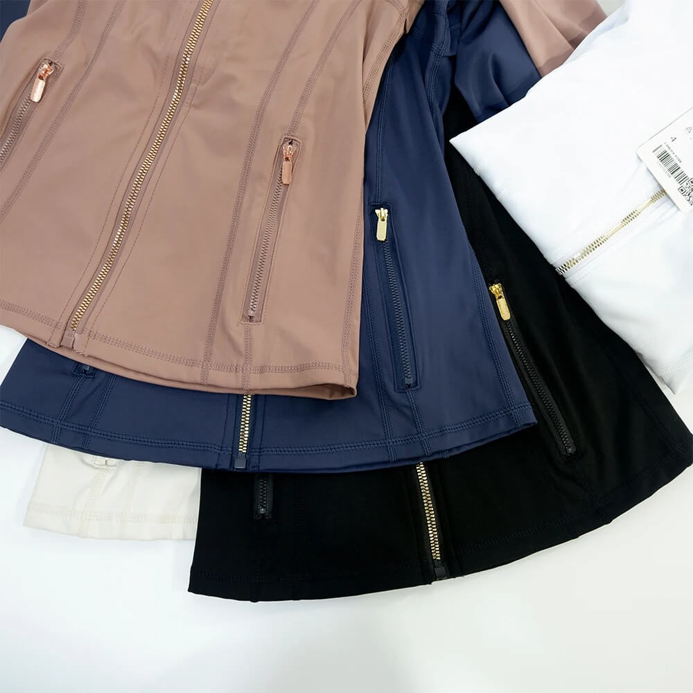 SilkMotion – Schmale Yoga- und Trainingsjacke mit Reißverschluss, schnelltrocknendem Material und flexibler Passform für einen aktiven Alltag