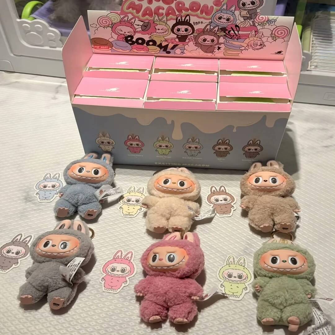 PlushBearo - Lebu Nyckelring Exciting Macaron Series – Mjuk Samlarfigur i Färgstark Design